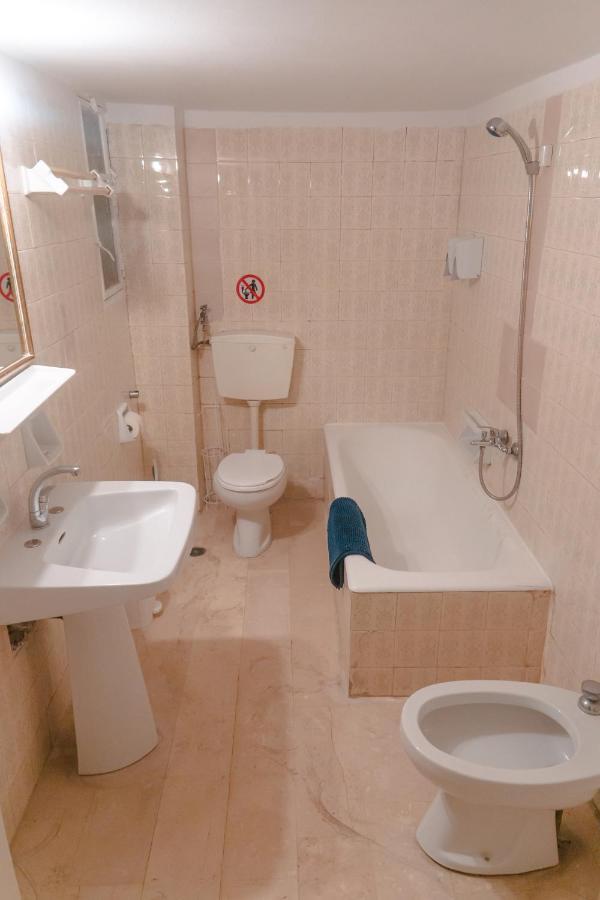 Apartment In Center Of Афины Экстерьер фото